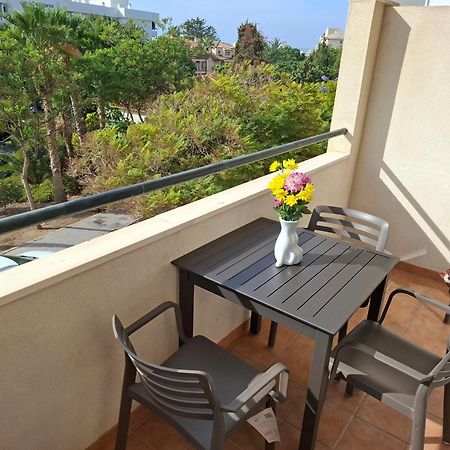 Central 2-Bed Apartment In Estepona Port Экстерьер фото