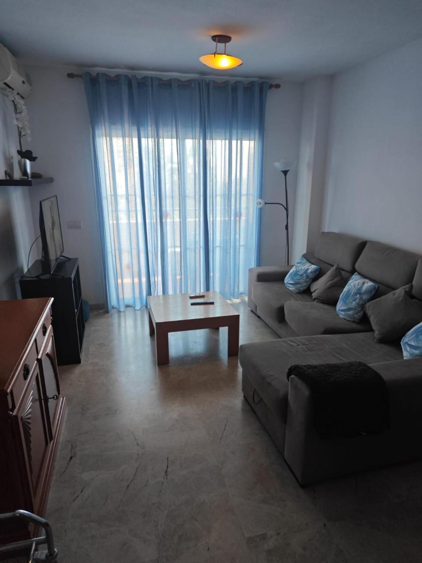 Central 2-Bed Apartment In Estepona Port Экстерьер фото